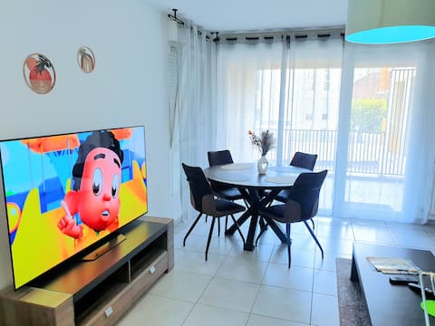 Top performing Airbnb: 2-bedroom apartment • Chic & Calm • Garage • Lyon • A7 in Vienne
