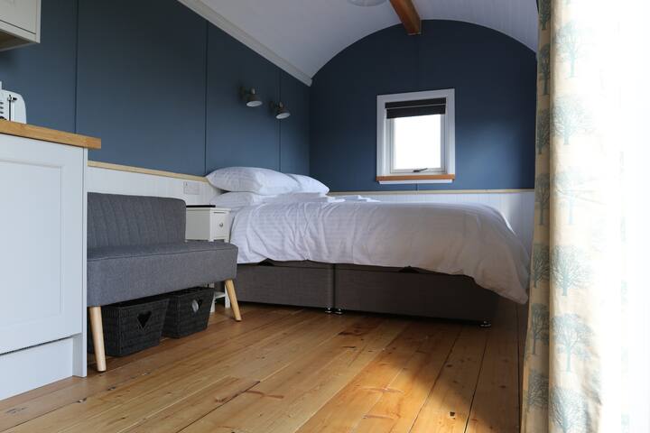 Oak Moor Shepherd Hut - Brecon