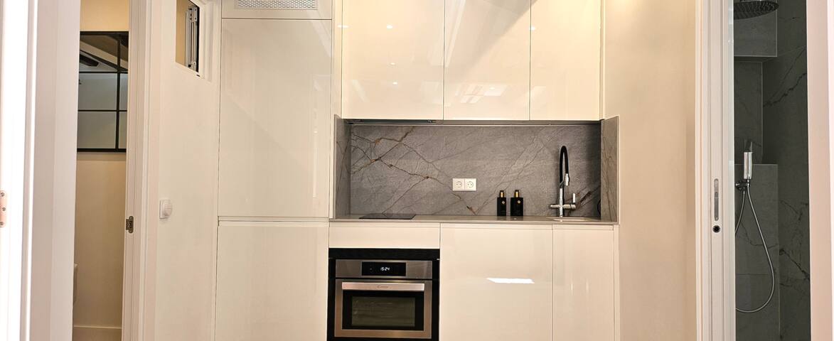 Little Chic Gem,Best Borne Spot! gallery image 5