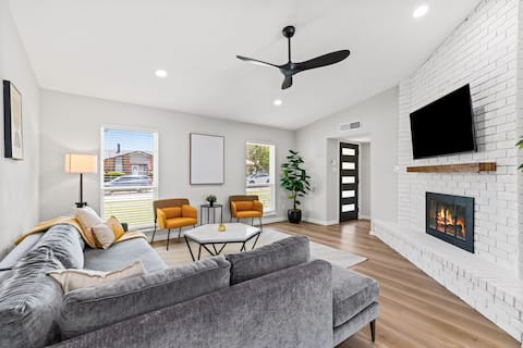 Successful Airbnb property: 4BR Sleeps 8 | Central Location | Modern + Cozy in The Colony