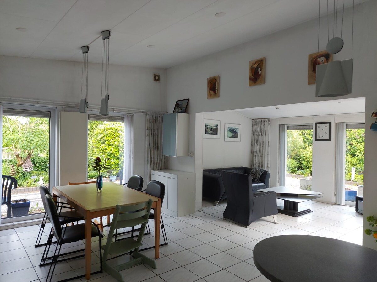 Popular Airbnb listing: Summer house in a quiet park close to the beach in Ouddorp Oude Nieuwlandseweg