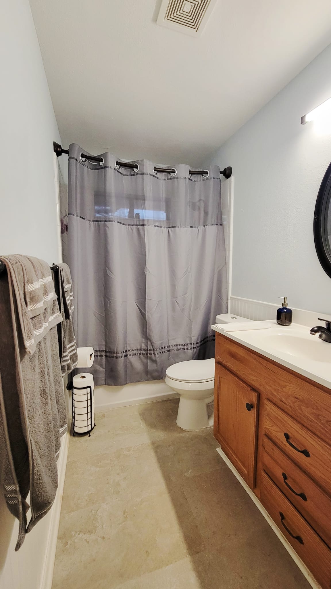 Comfortable & Quiet Room w/ Desk & Mini Fridge