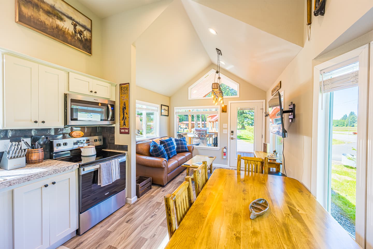 Rainforest Tiny Home Retreat: Fishing Cabin photo 6