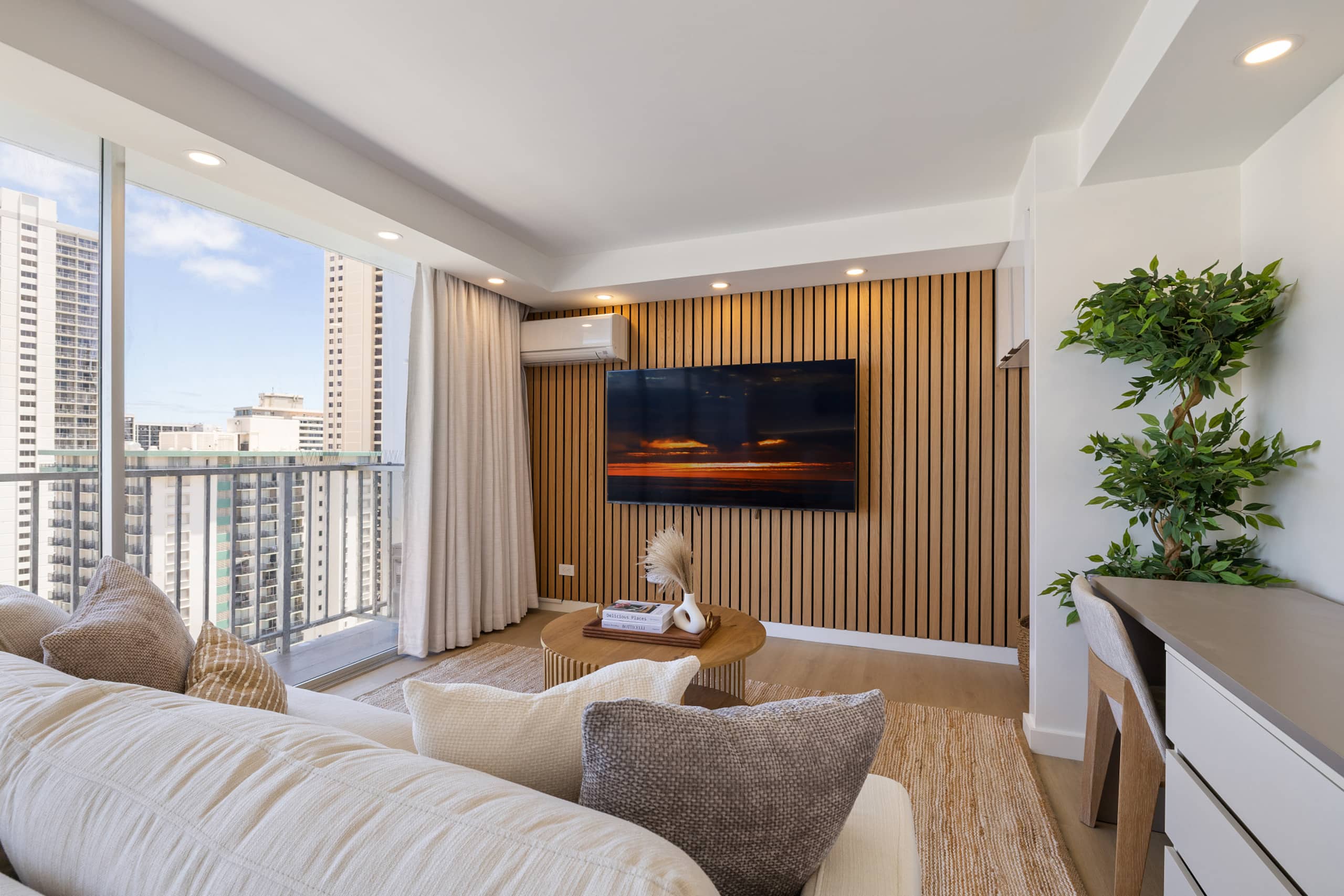 Ocean Views & Luxe Comfort - Waikiki Gem 21F - Image 15