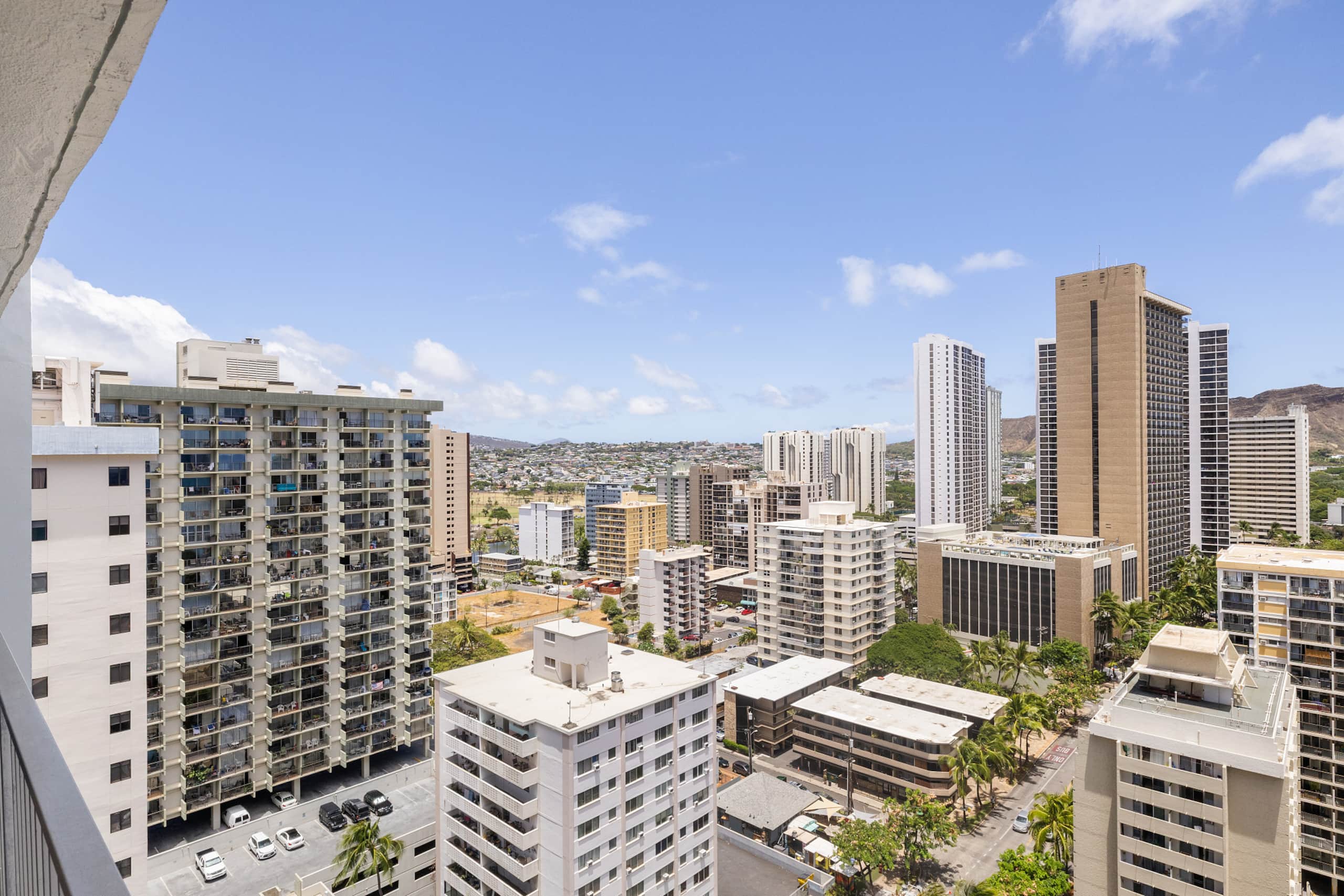 Ocean Views & Luxe Comfort - Waikiki Gem 21F - Image 20