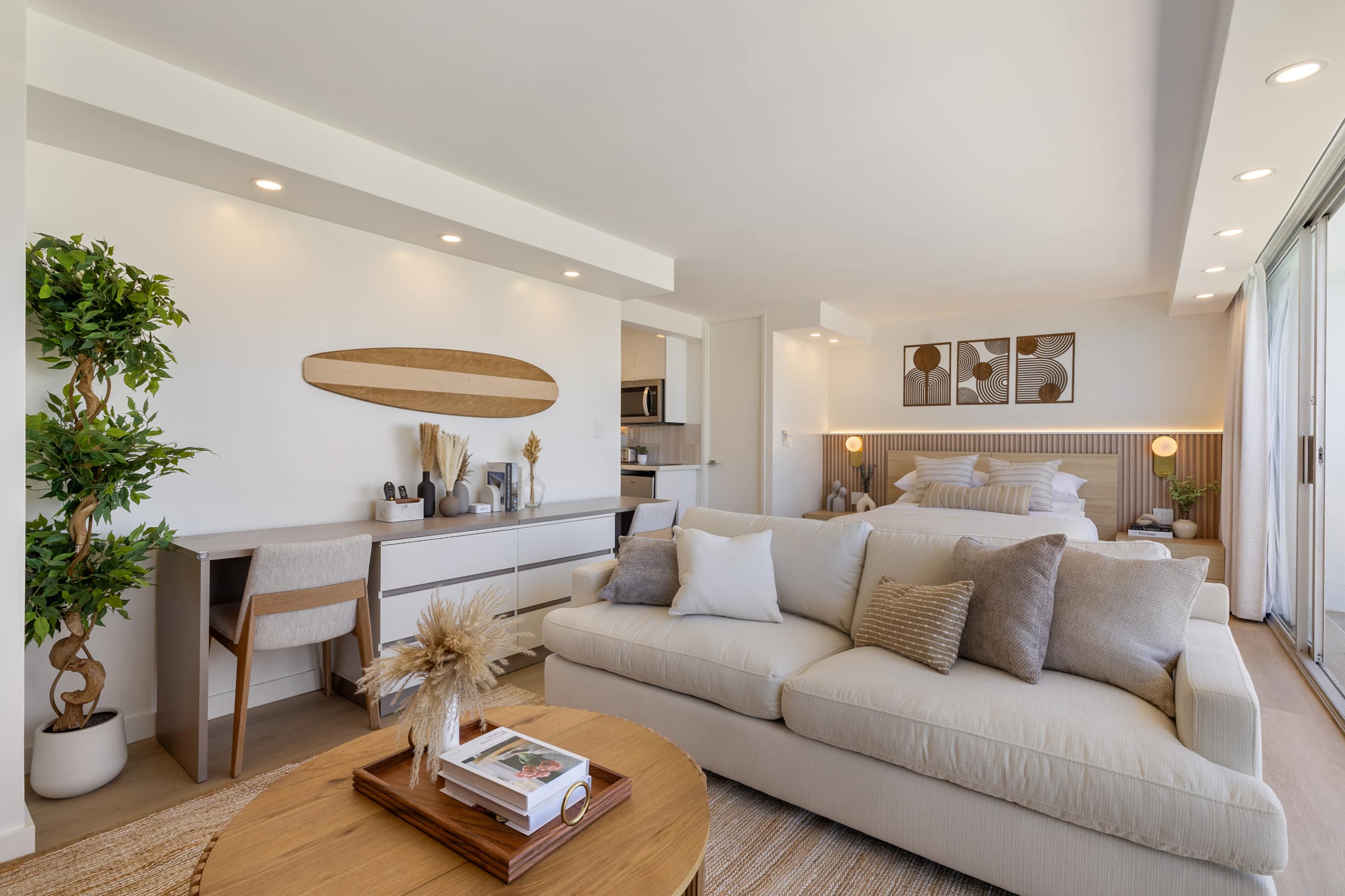 Ocean Views & Luxe Comfort - Waikiki Gem 21F - Image 10