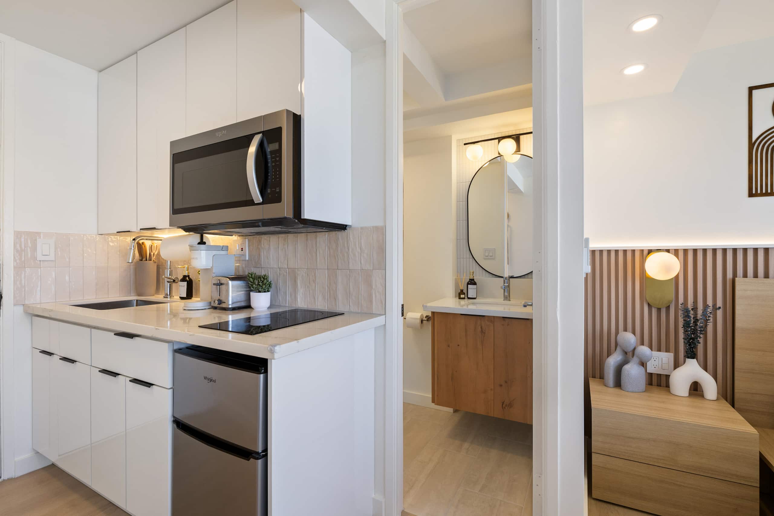 Ocean Views & Luxe Comfort - Waikiki Gem 21F - Image 25