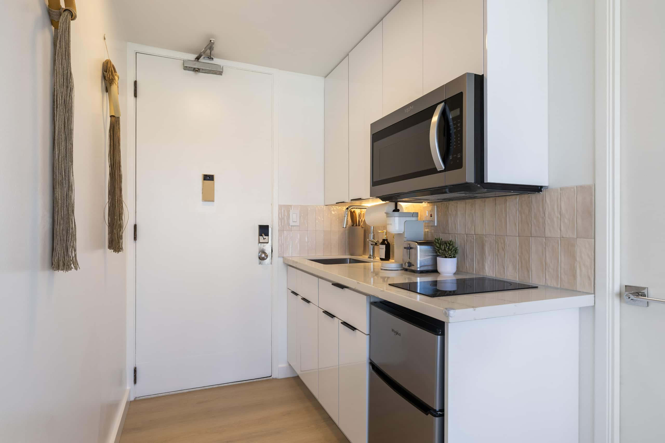 Ocean Views & Luxe Comfort - Waikiki Gem 21F - Image 24