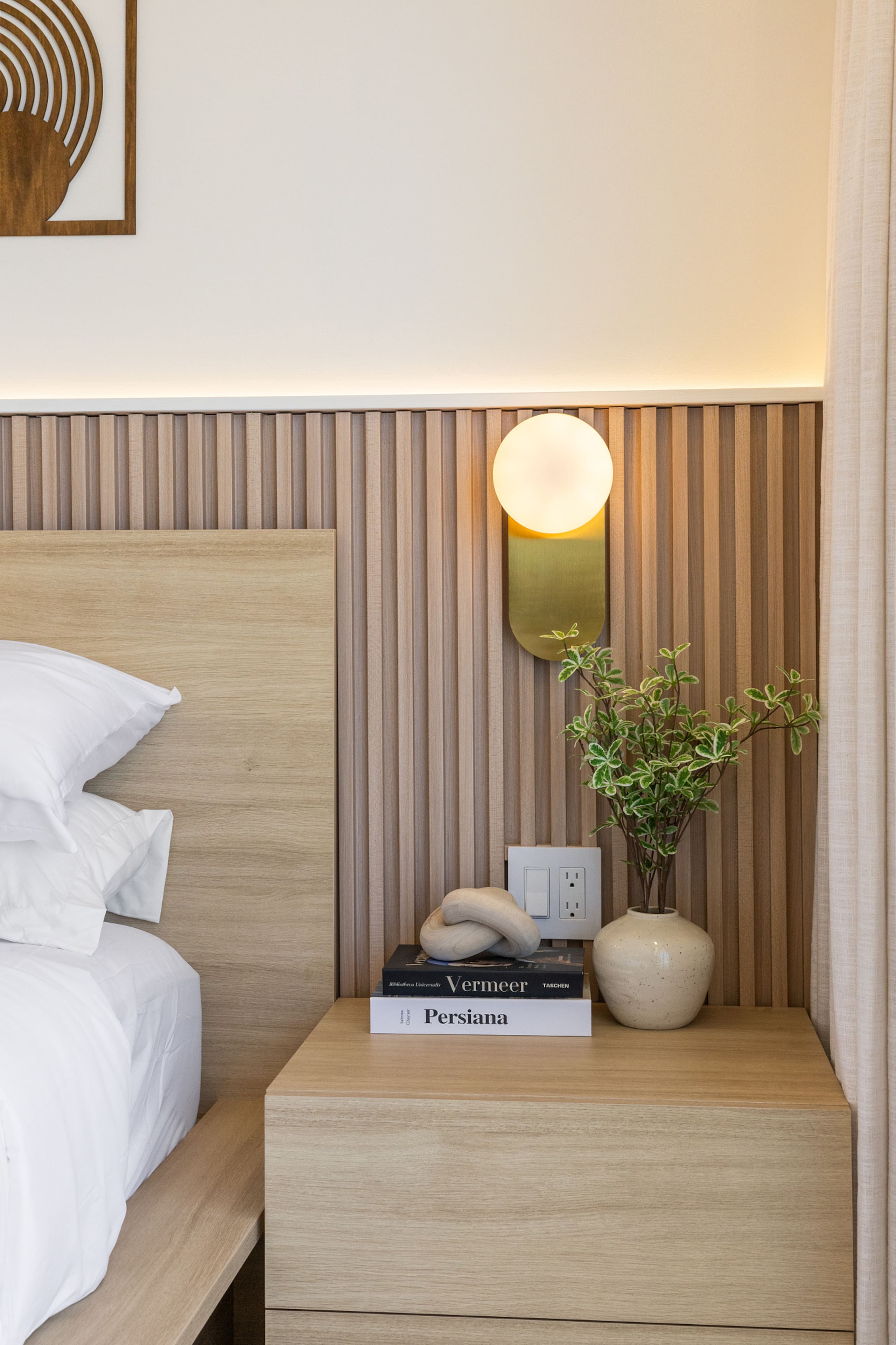 Ocean Views & Luxe Comfort - Waikiki Gem 21F - Image 18