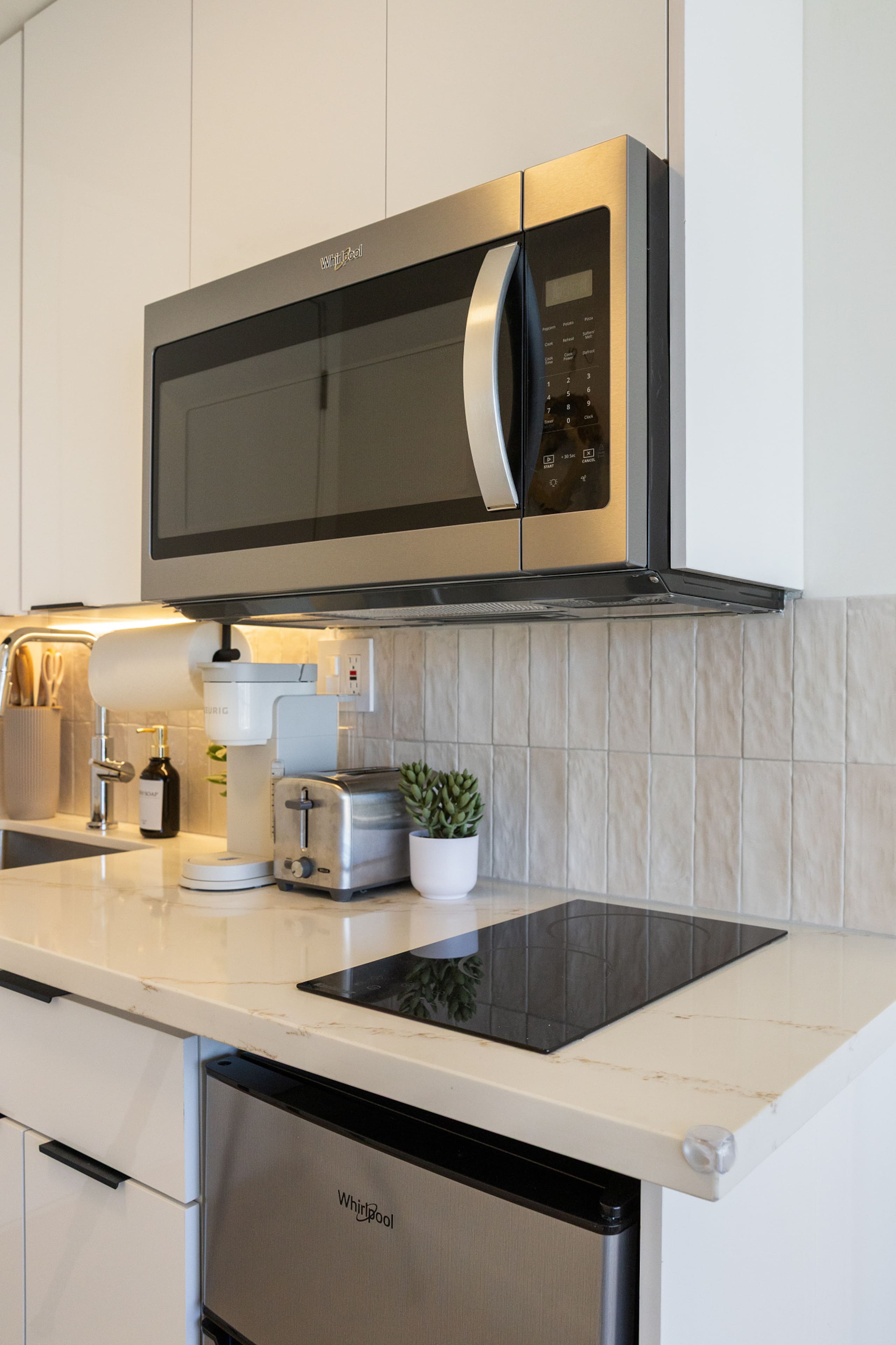 Ocean Views & Luxe Comfort - Waikiki Gem 21F - Image 23