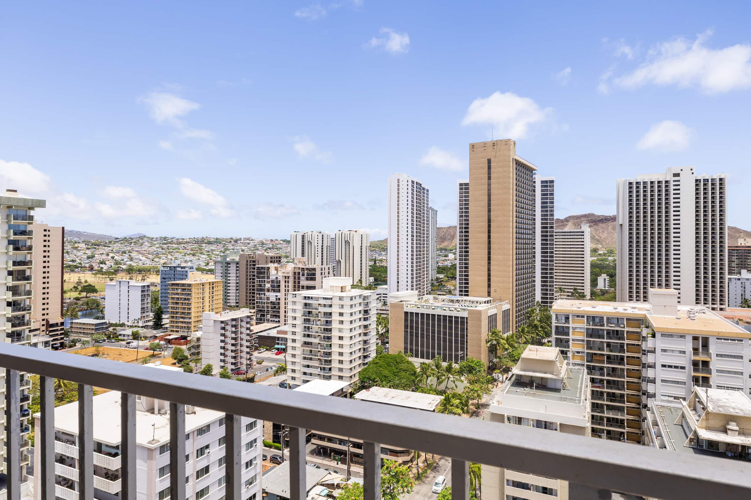 Ocean Views & Luxe Comfort - Waikiki Gem 21F - Image 8
