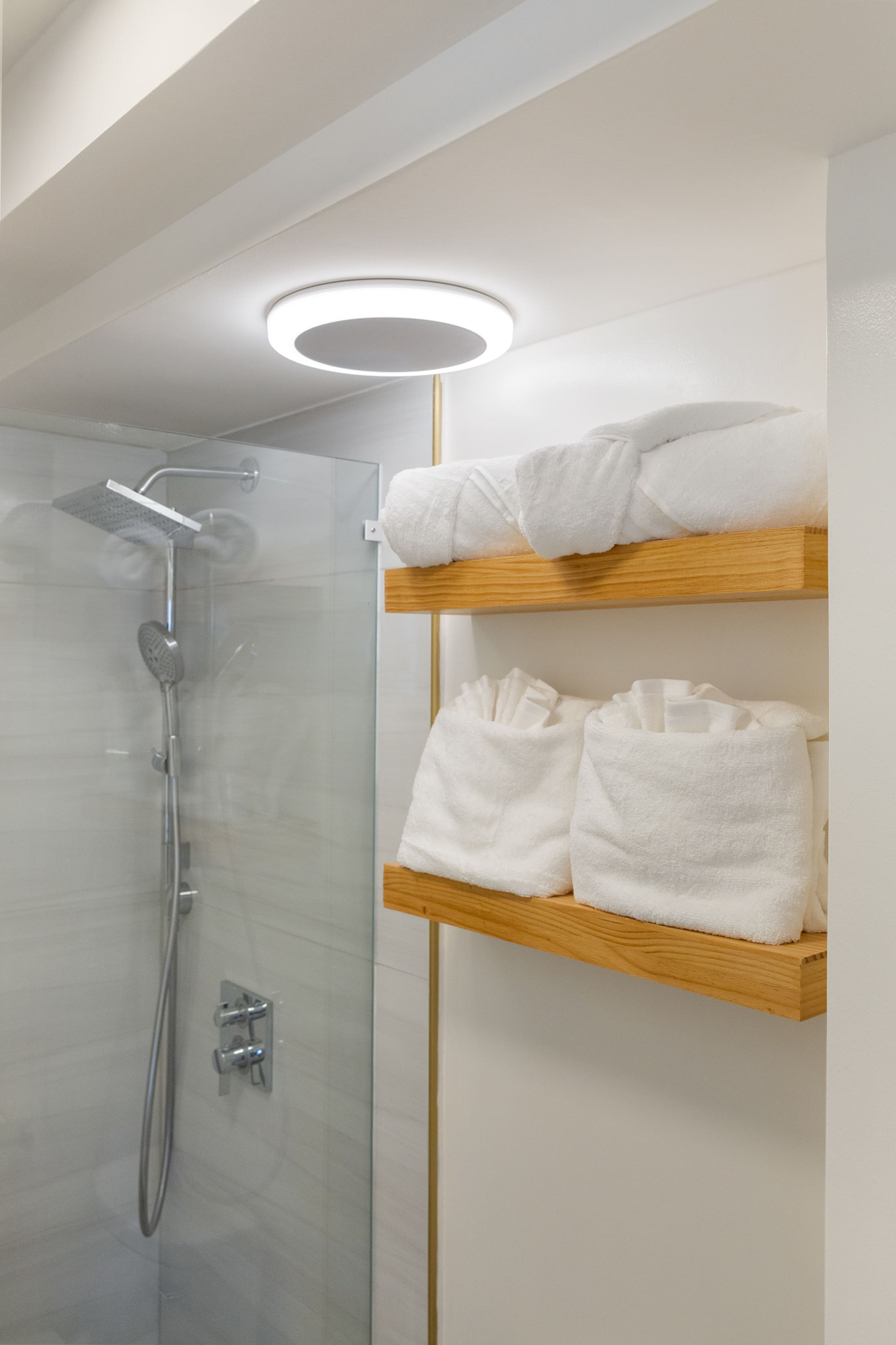 Ocean Views & Luxe Comfort - Waikiki Gem 21F - Image 30