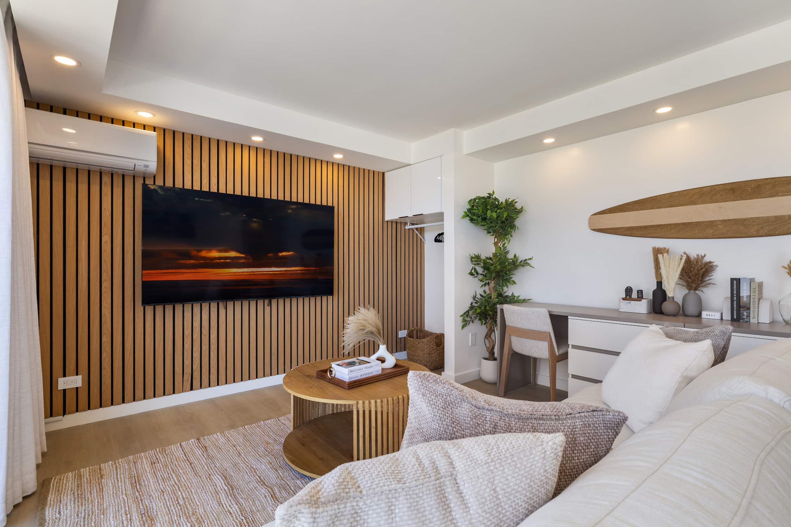 Ocean Views & Luxe Comfort - Waikiki Gem 21F - Image 9