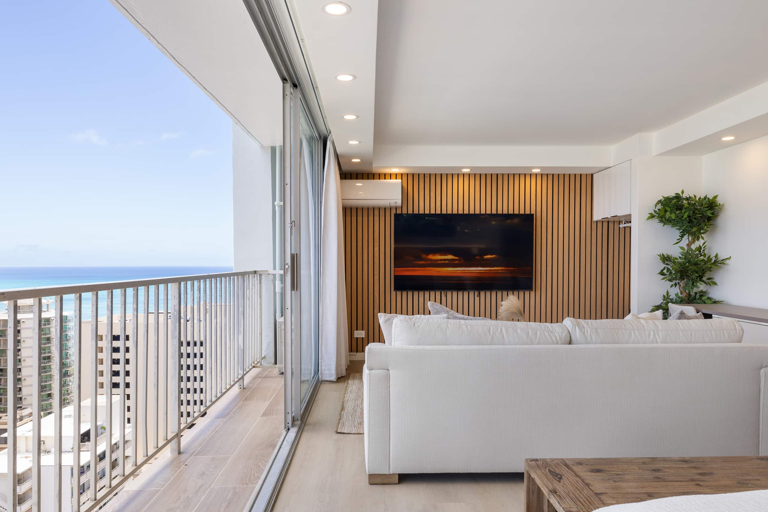 Ocean Views & Luxe Comfort - Waikiki Gem 21F - Image 1