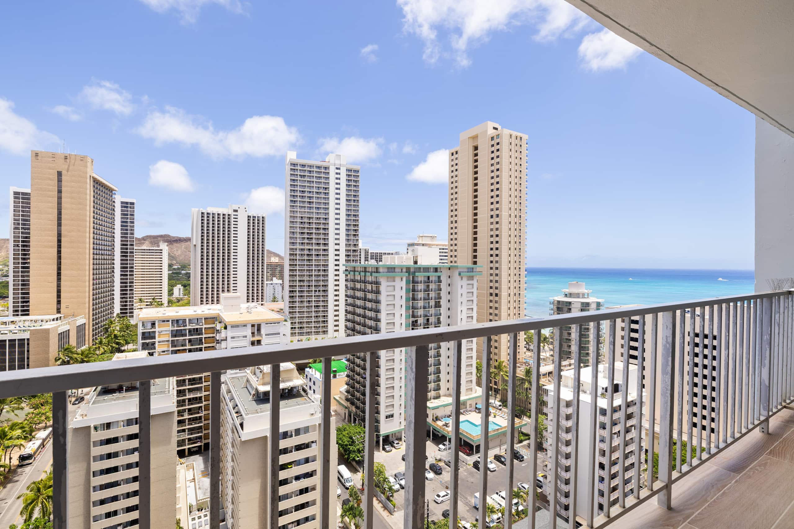Ocean Views & Luxe Comfort - Waikiki Gem 21F - Image 4