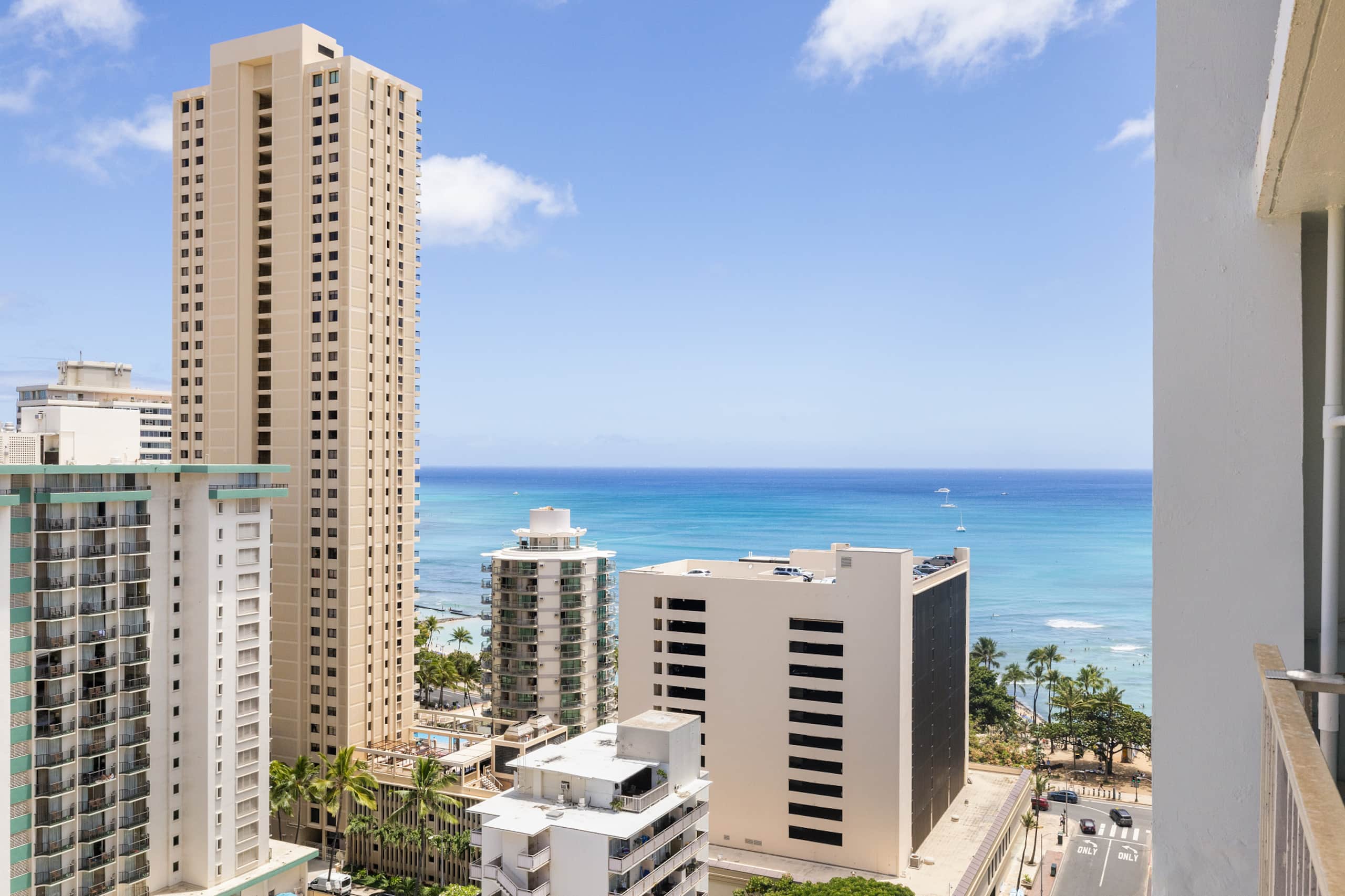 Ocean Views & Luxe Comfort - Waikiki Gem 21F - Image 2