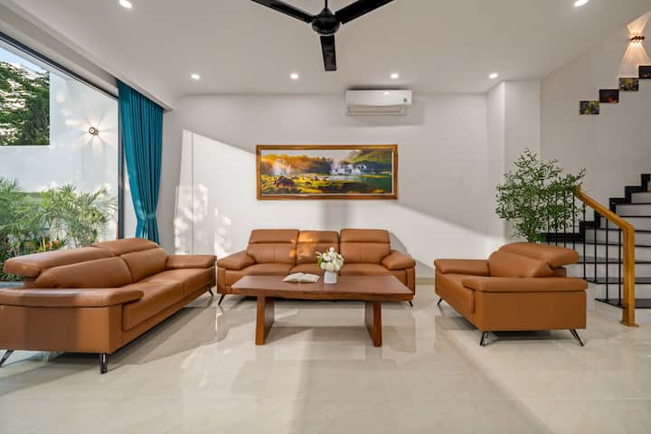 Cherry Villa 8 Bedrooms - Walk To The Beach. - Vietnam