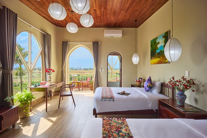 בחדר השינה יש את הנוף הכי טוב של הבית. מהמרפסת, אתם יכולים לראות עדרות לבנות, באפלו דשאיים ממש מול הבית. לאחר הצהריים, הביאו בקבוק בירה והתיישבו במרפסת הזו. אין דבר טוב יותר.