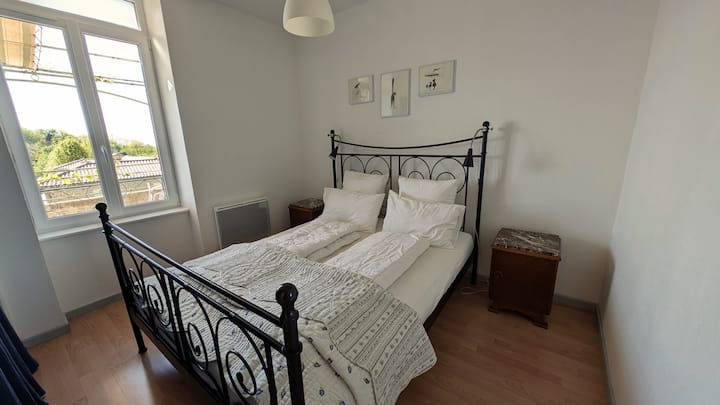 განათებულია 160 წელს