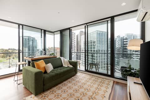Top Airbnb: 14th floor City Edge Exec APT incl secure car park in South Melbourne