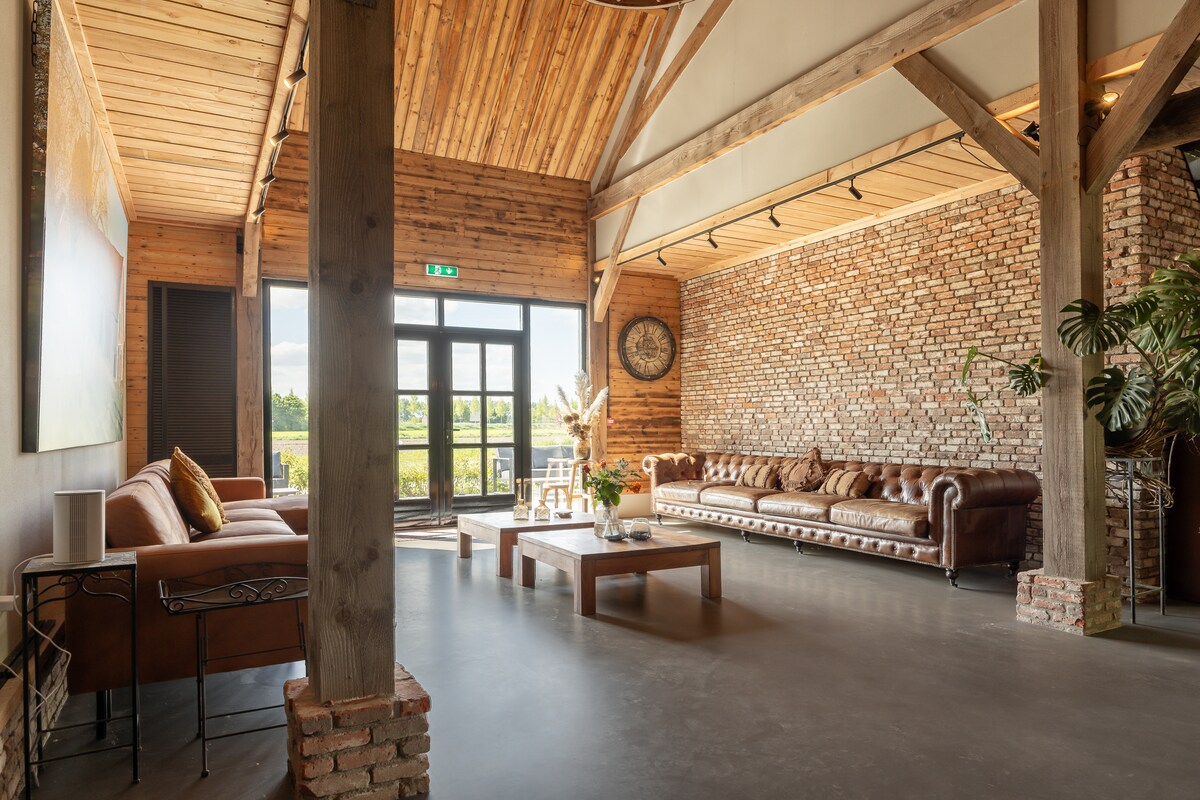 Successful Airbnb property: Hoeve Boerendiek 10 bedrooms (20 people) in Heinkenszand