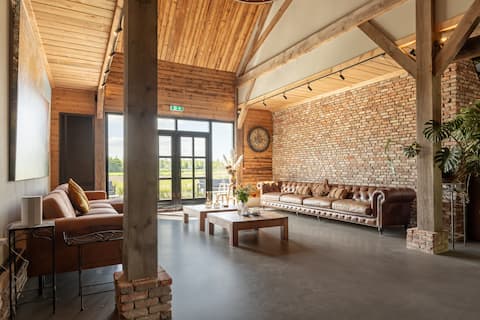 Successful Airbnb property: Hoeve Boerendiek 10 bedrooms (20 people) in Heinkenszand