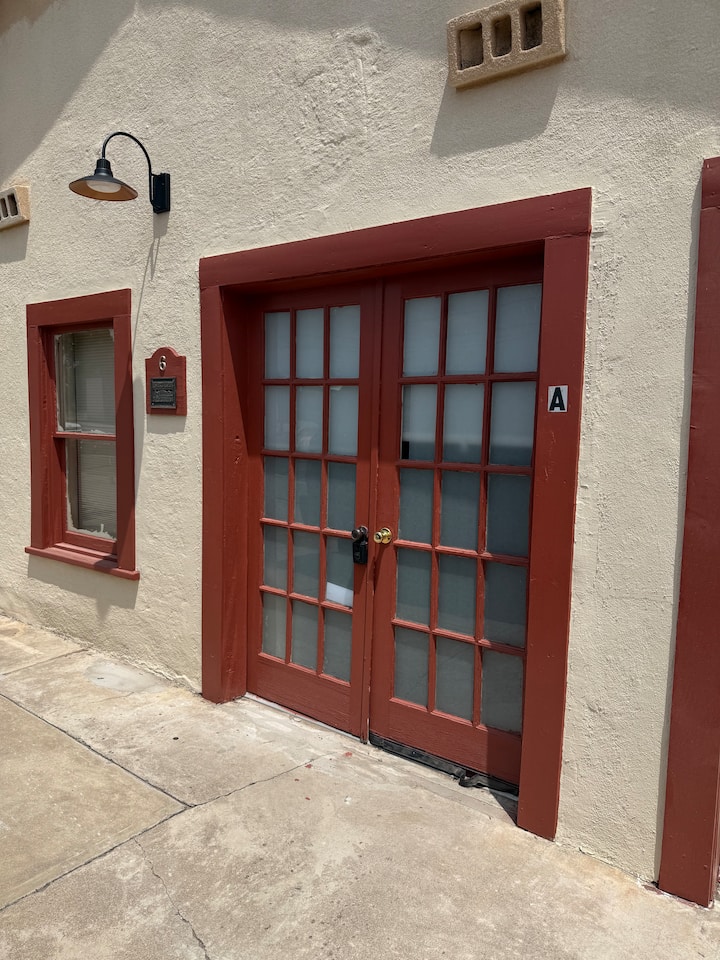 Historic, Cozy, Downtown Alpine - Apartments for Rent in Alpine