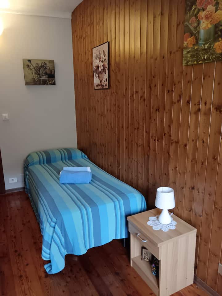Chambre avec lit simple, avec possibilité d'ajouter un lit supplémentaire
