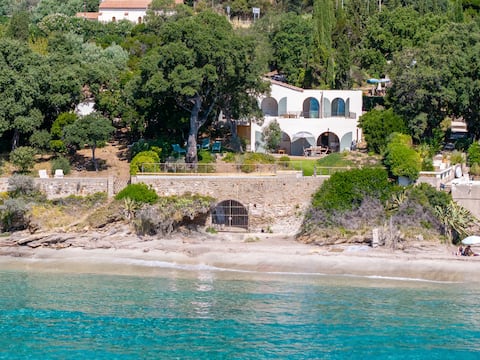 Luxury & Nature: Beautiful Villa on the Beach!