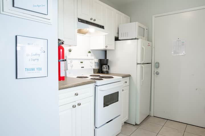 The Flats | Full Kitchen & Steps To Lake - Harrison Hot Springs