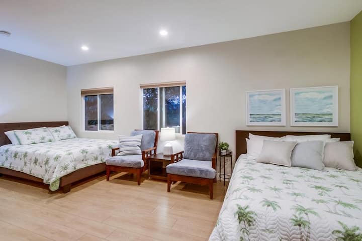 这间卧室是一间被占用的房间。