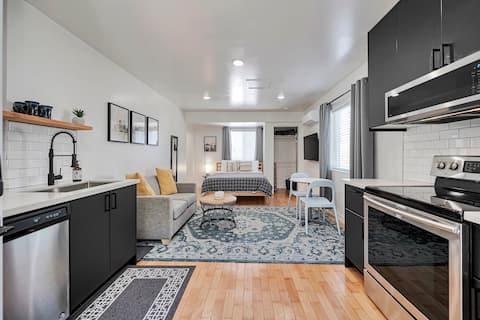 Top Airbnb: Conveniently Located Guesthouse Gem in South Salt Lake