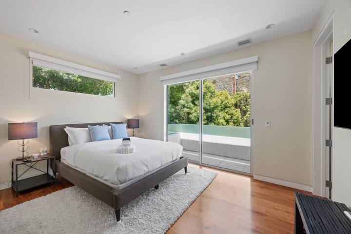 New Listing! Mountainside Manor by Colby & Conrad gallery image 2