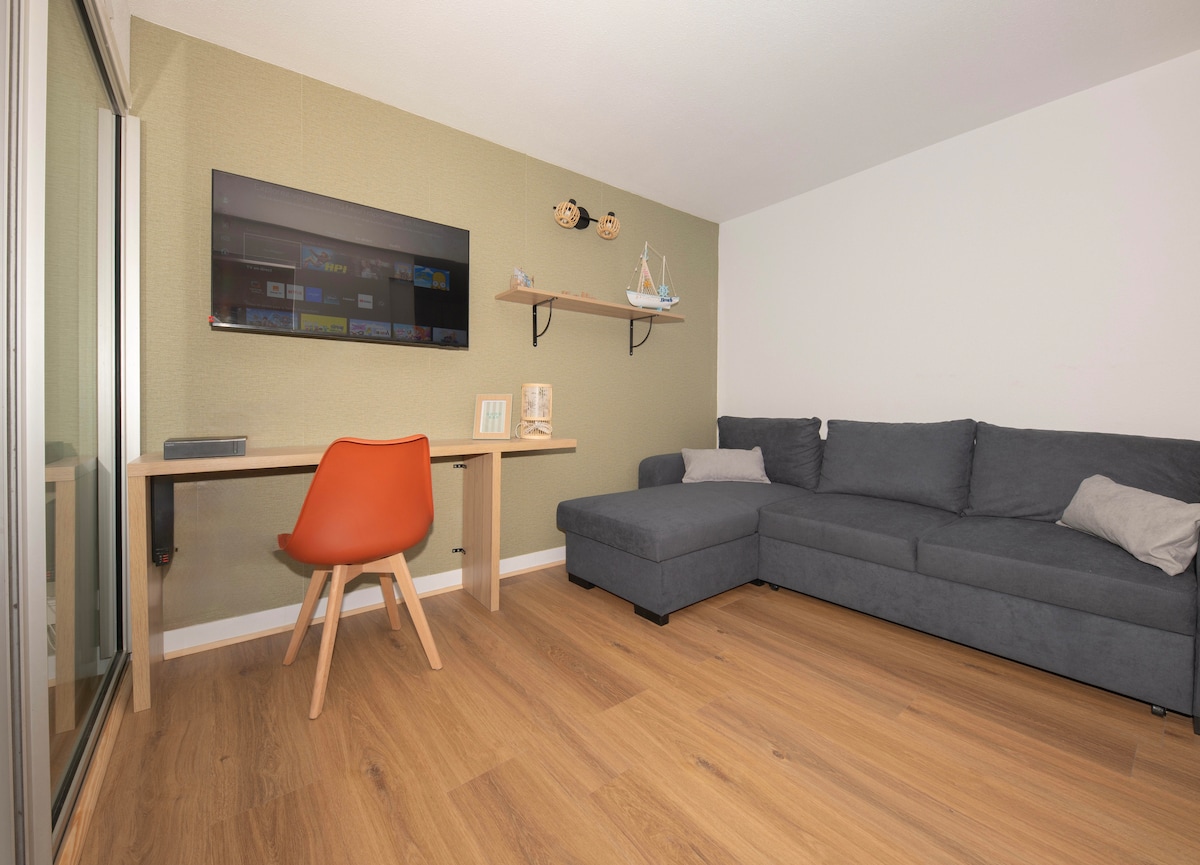 Annonce Airbnb populaire: Open pool! Beach within walking distance & private garden à Agde