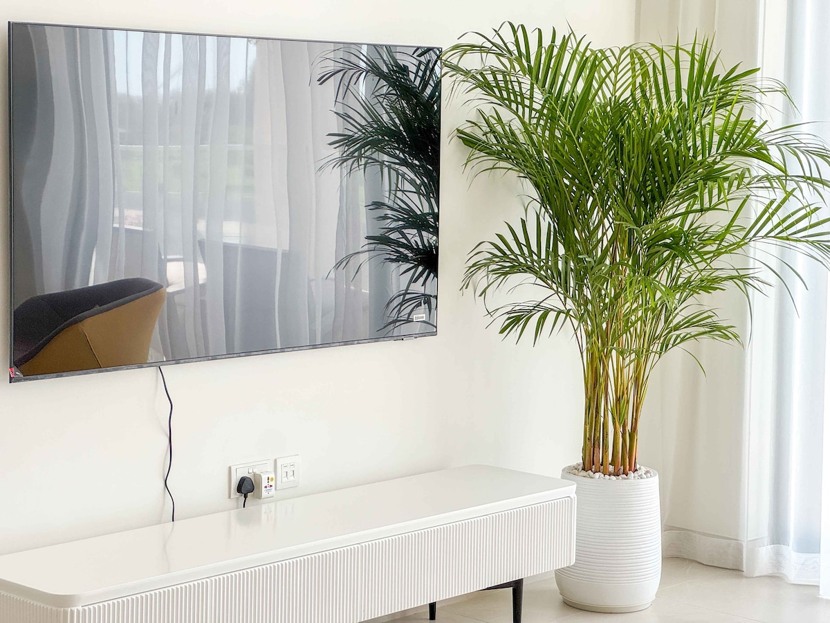 Top Airbnb: Stylish 2BR Near Park & Downtown in Al Wasl