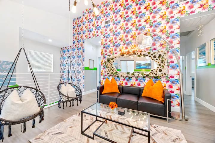 E. 2 Luxe NoHo Homes: Sleeps 26, 2 HotTubs, w/Park gallery image 3