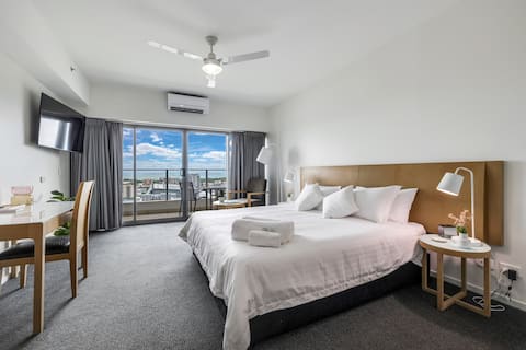 Top performing Airbnb: Central Darwin City Studio – Modern and Cozy in Darwin City