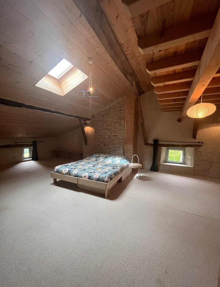 Najviši kat sa zajedničkom kupaonicom, spavaćom sobom s bračnim krevetom i međukatom za istraživanje svijeta 