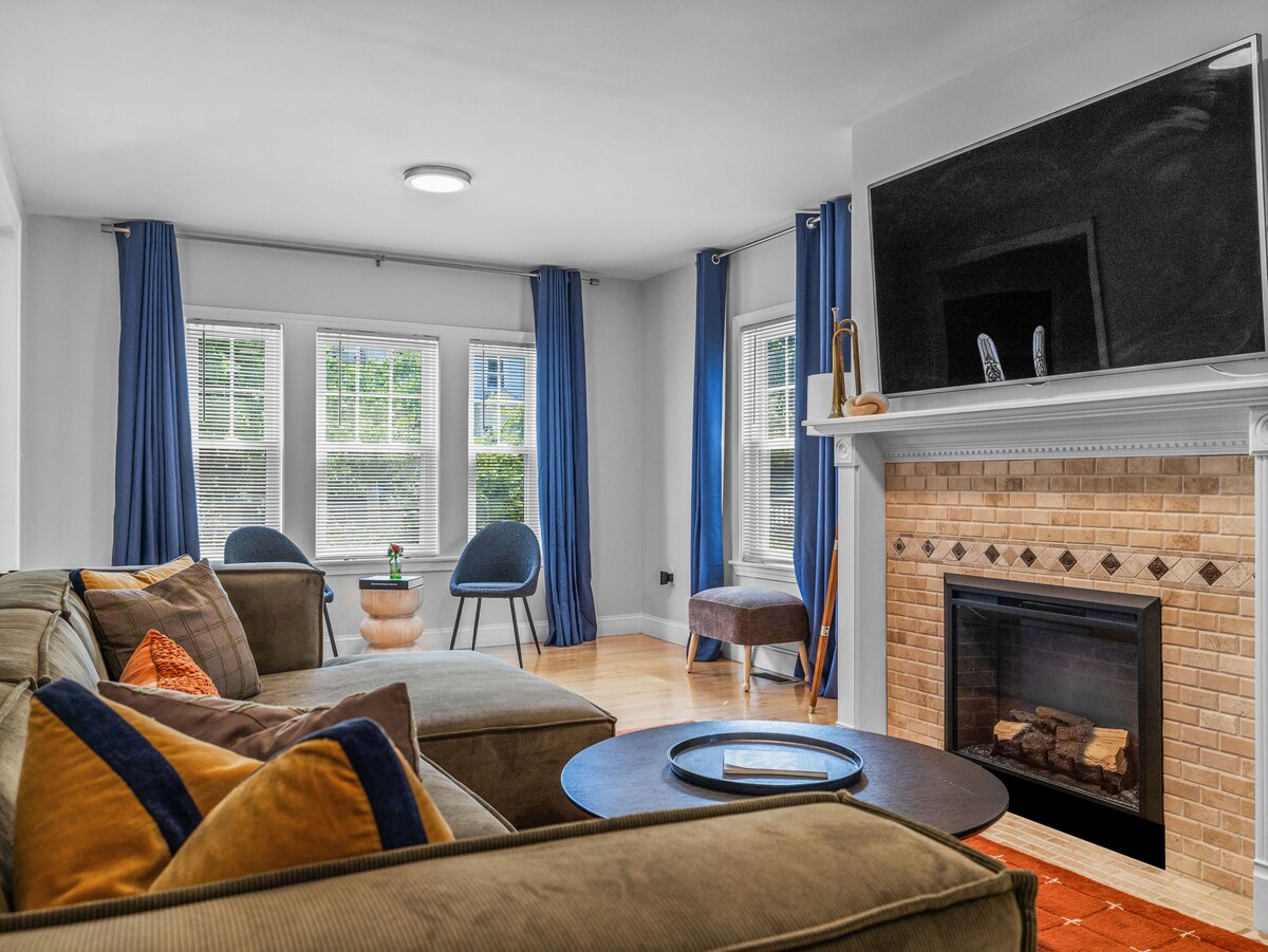 Top Airbnb: Union Haus - Entire Home|2 King Suites|sleeps 12 in Brookline