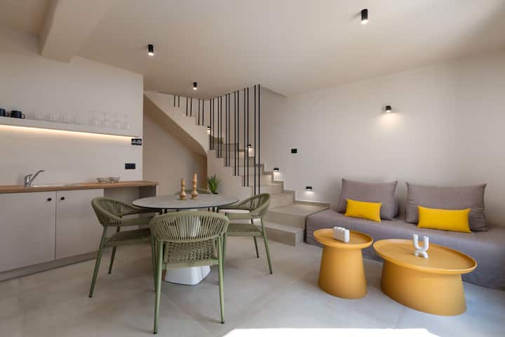 White Orchid Boutique Apartment | Private Hot Tub - Santorini