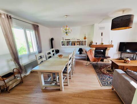 Beautiful Gite la Cardabelle