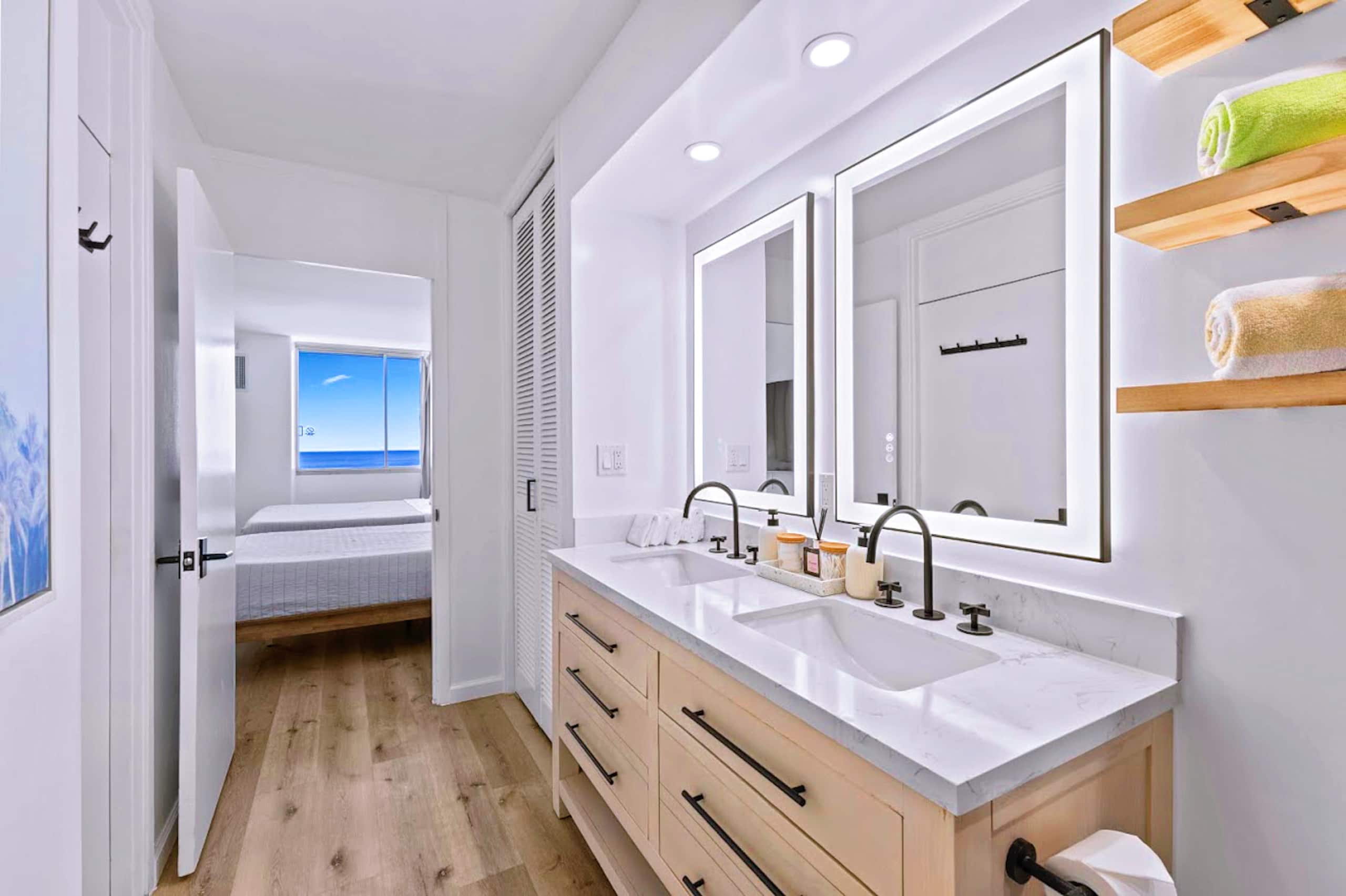 Top FL-Upscale Ocean View 1BR w/Free Parking - Image 35
