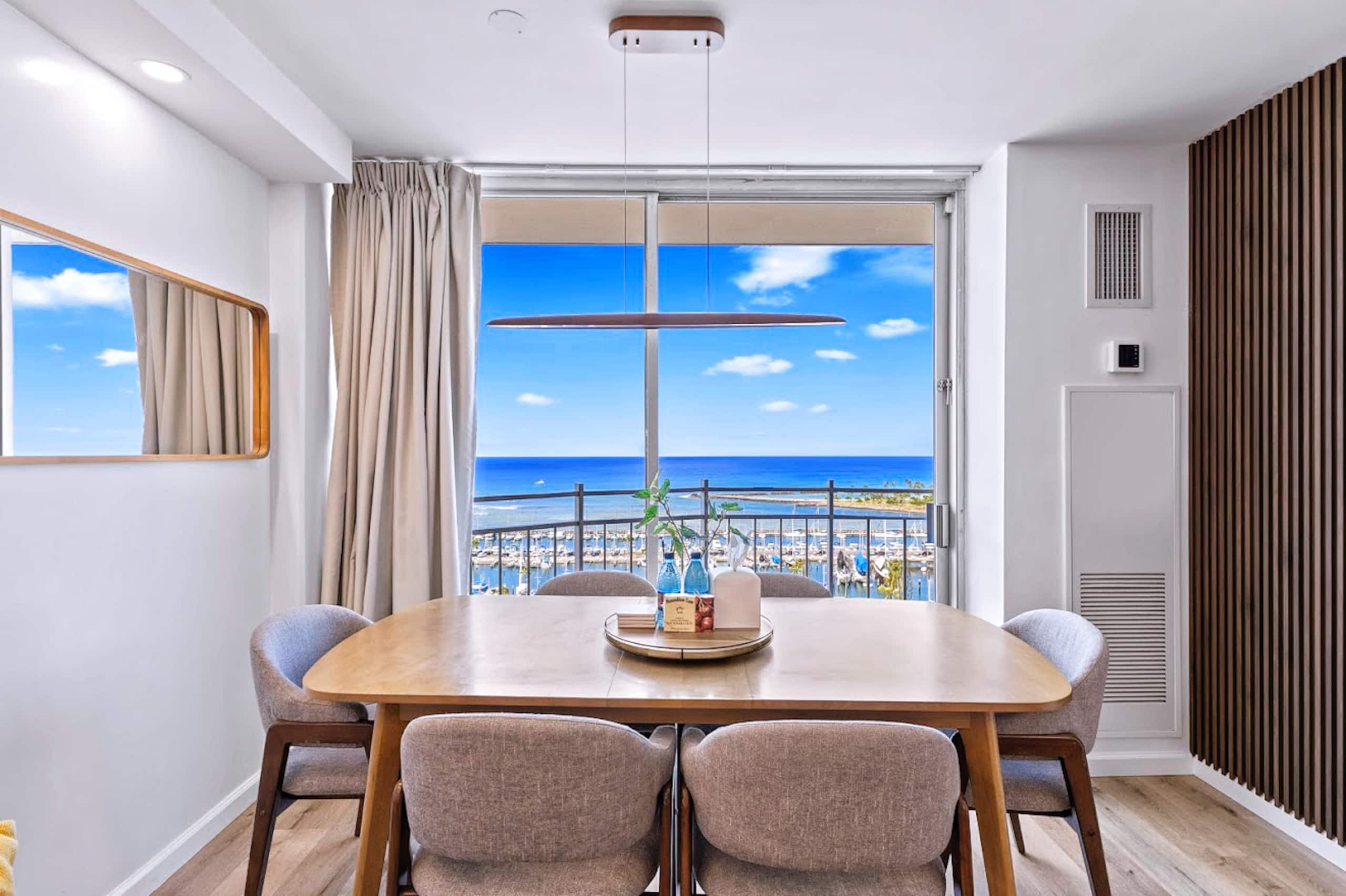 Top FL-Upscale Ocean View 1BR w/Free Parking - Image 7