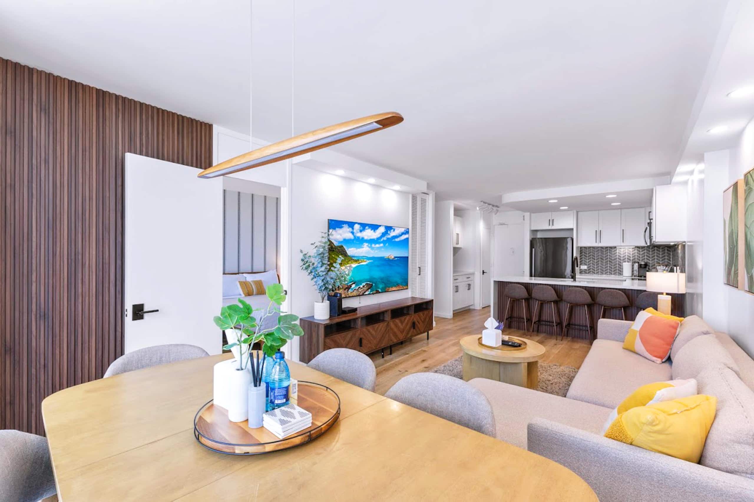 Top FL-Upscale Ocean View 1BR w/Free Parking - Image 11