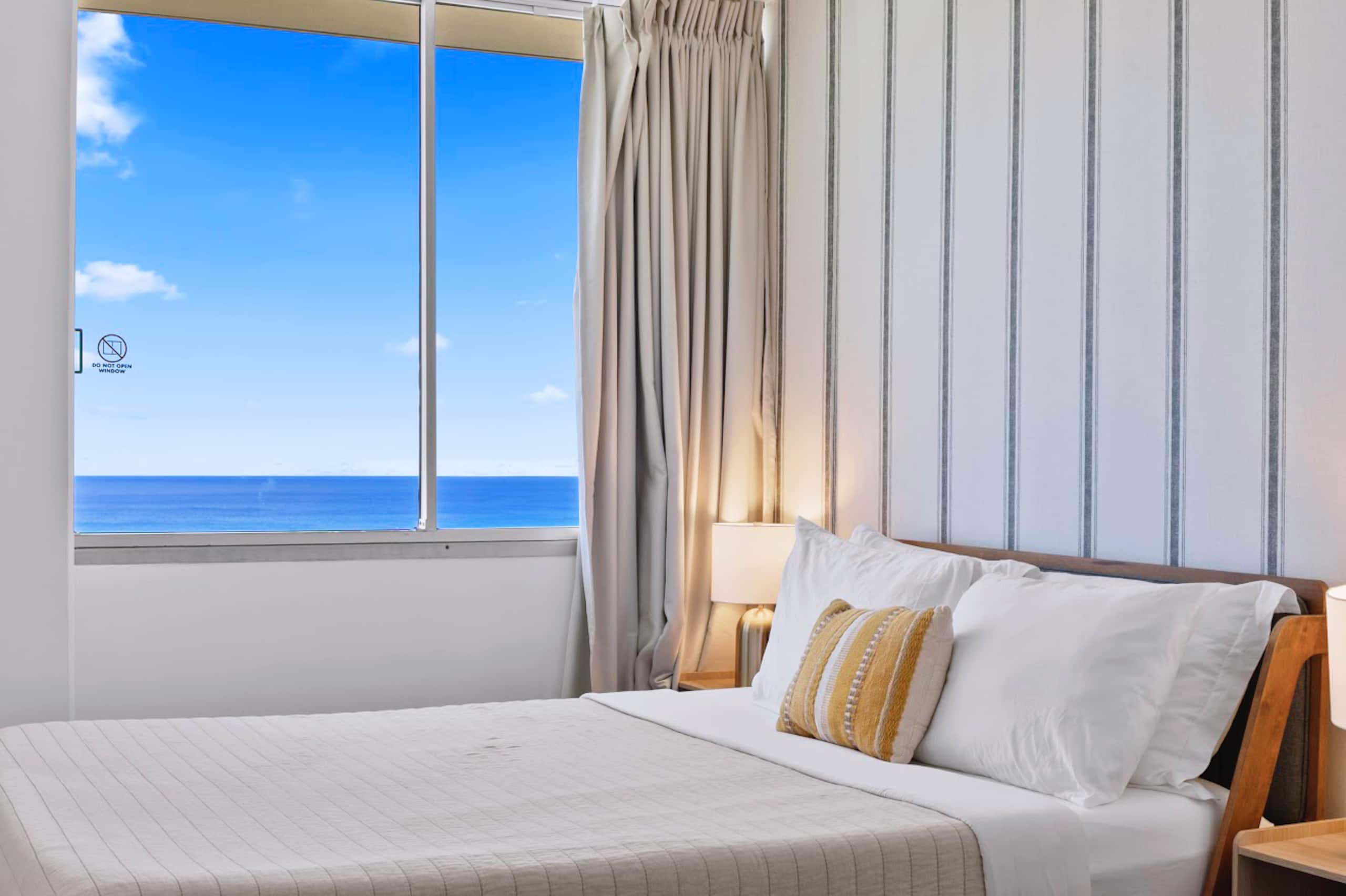 Top FL-Upscale Ocean View 1BR w/Free Parking - Image 31