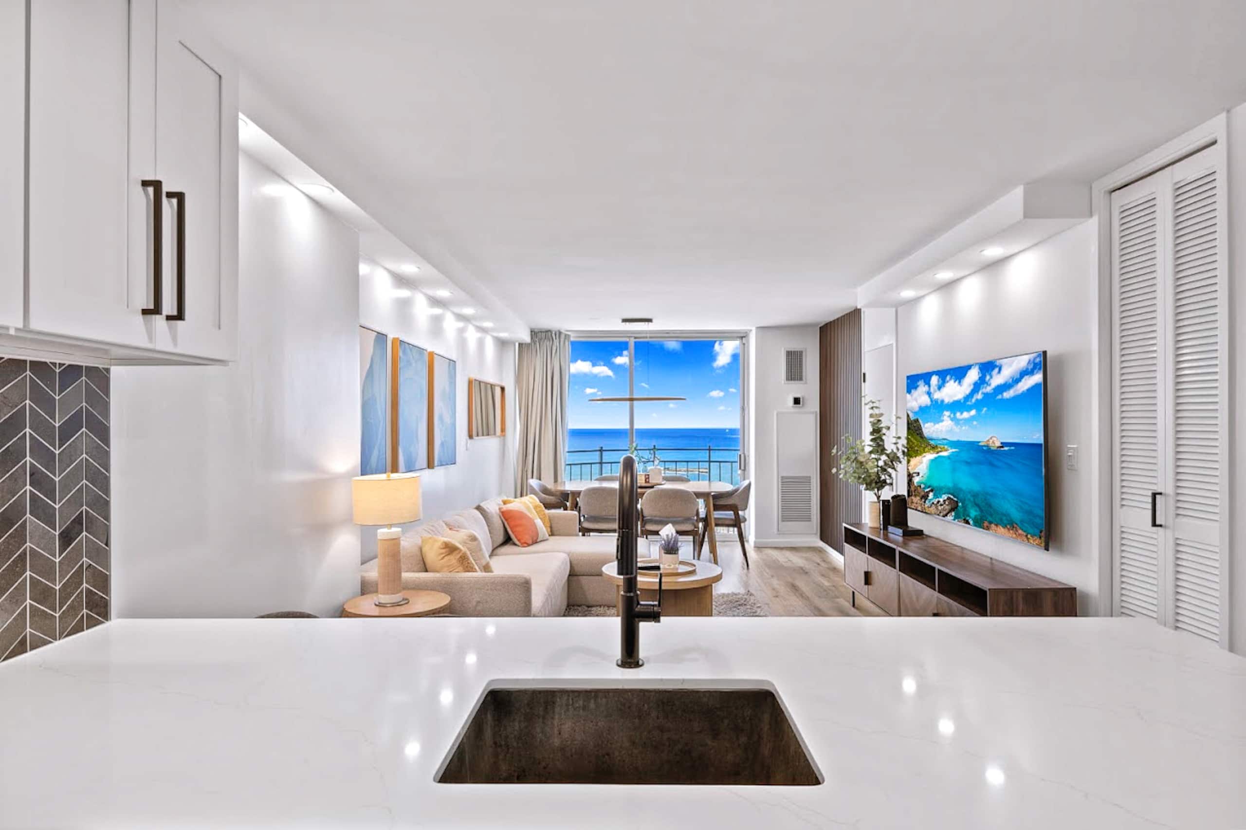Top FL-Upscale Ocean View 1BR w/Free Parking - Image 14