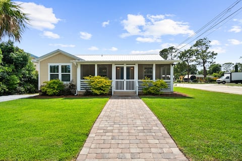 Successful Airbnb property: Hot Tub, Fenced Yard, Downtown St. Andrew’s Bay in Panama City