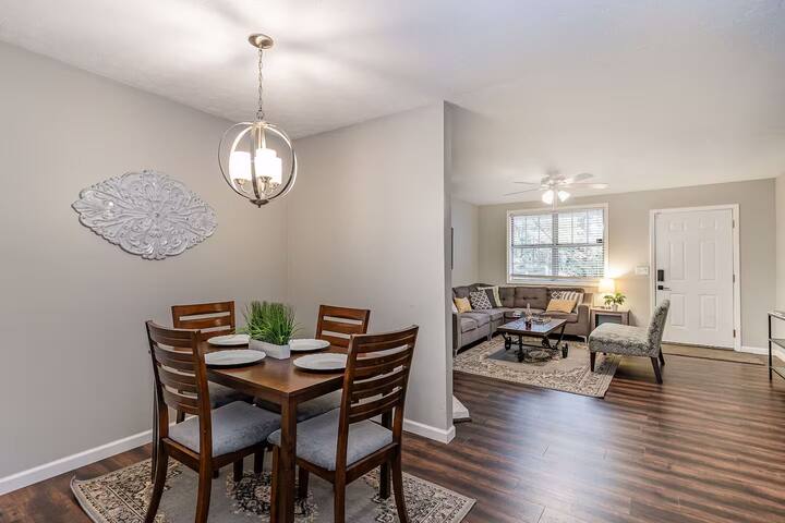 3 Units – Sleeps 24 – Mins. to Downtown/Airport gallery image 5