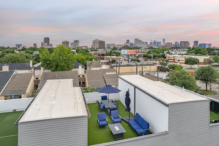 Chic Oaklawn / Dallas Rooftop View / BBQ / Firepit