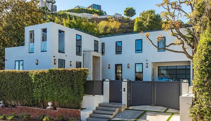 Sunset Plaza Luxury Masterpiece Villa gallery image 2